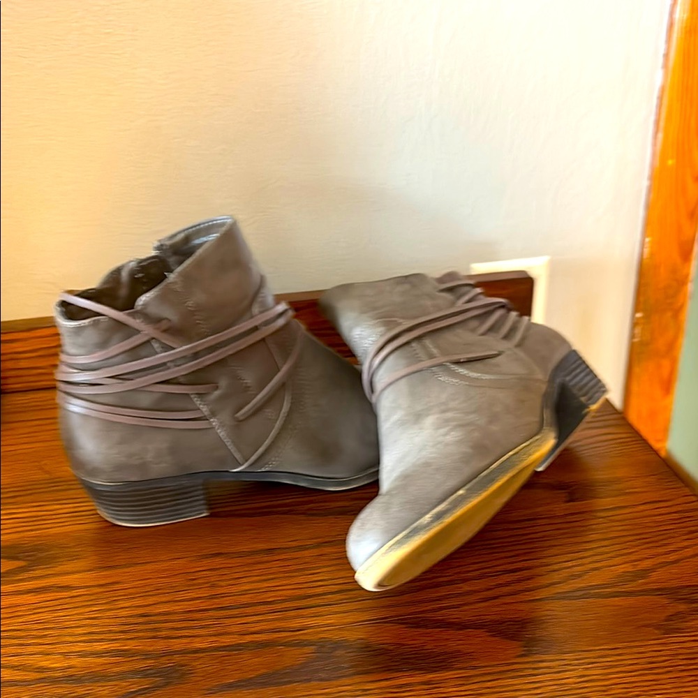 Women's Gray Ankle Boots